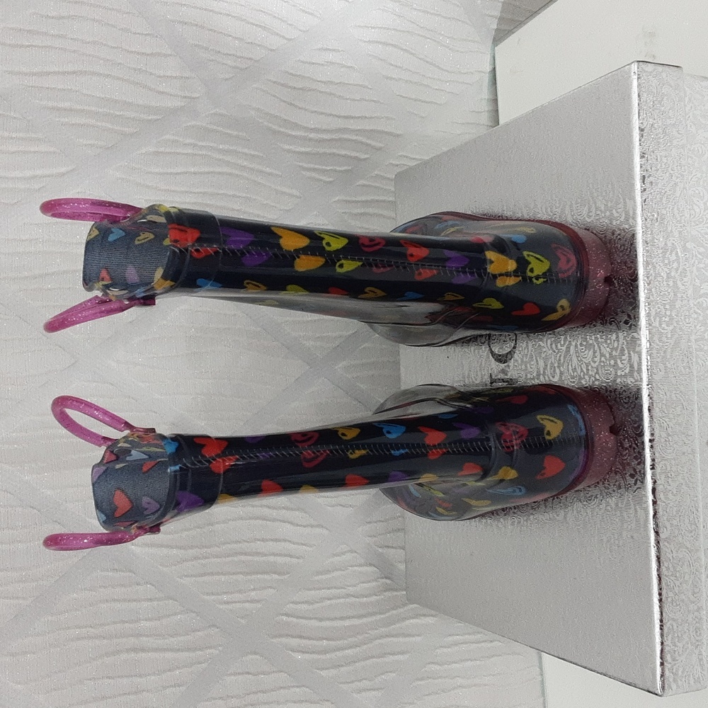 Magellan Outdoors Heart Pattern Rain Boots Size 3. - Picture 5 of 9